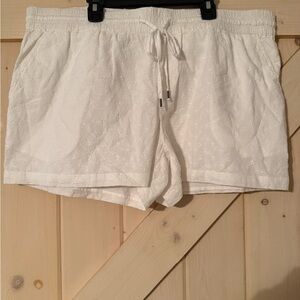 White Eyelet Women Shorts Size XL P